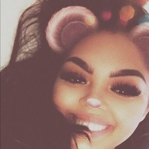 Meet your Posher, Maya